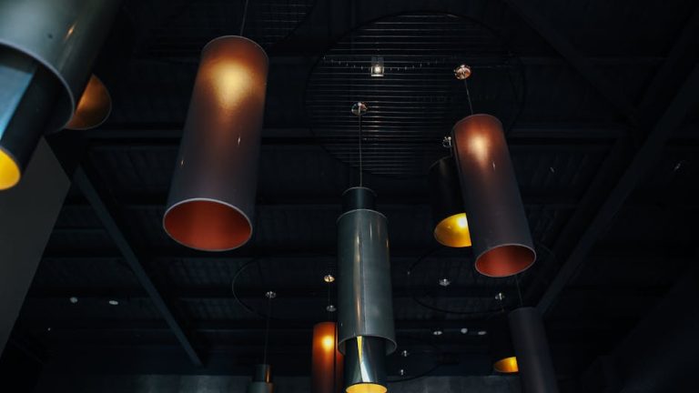 Créer un luminaire suspendu unique pour sublimer votre intérieur