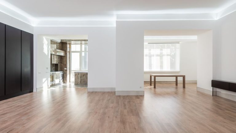 Délimitation élégante entre carrelage et parquet : astuces et conseils