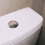 réparation chasse d'eau bouton poussoir